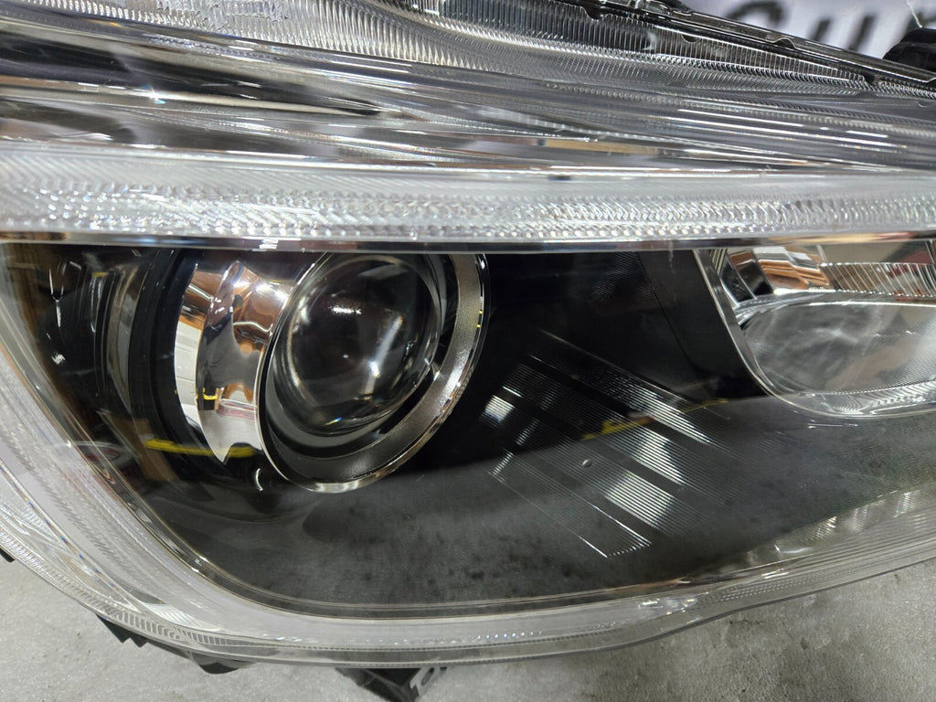 2015 2016 2017 Subaru Outback Legacy Halogen w/LED Right Headlight Lamp OEM