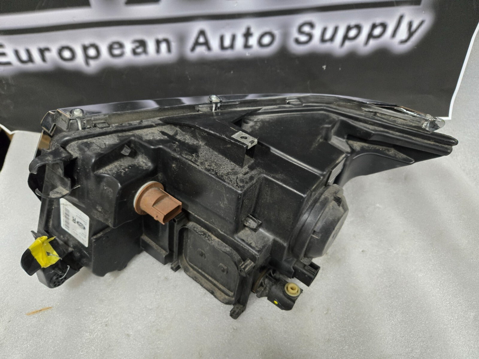 2011-2014 Ford Edge RH Passenger Right Side Halogen Headlight BT43-13005-AE OEM