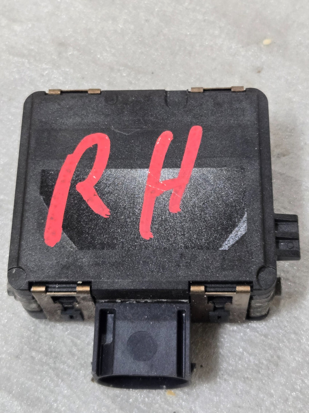 2016-2022 Bentley Bentayga Blind Spot Radar Sensor RH Right 4M0907566E OEM