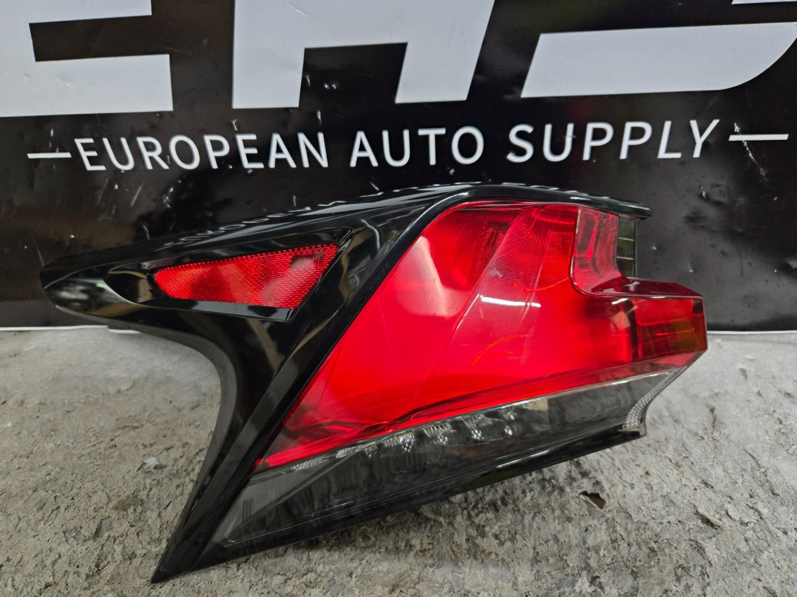 2015-2017 Lexus NX200t NX300h Left LH Driver Side Outer Halogen Tail Light OEM