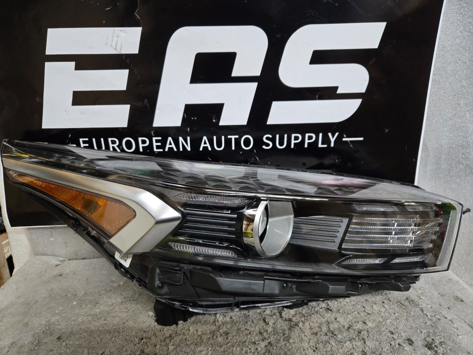 2022-2024 KIA FORTE RIGHT RH PASSENGER SIDE HEADLIGHT OEM W/ LED DRL 92102M7600