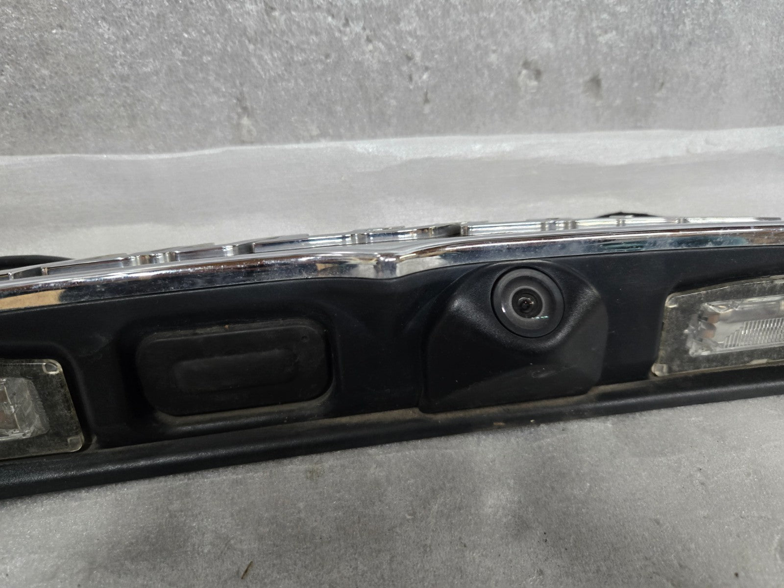 2014-2017 Maserati Ghibli Trunk Deck Lid Cover w/Camera 670010759 OEM 178269