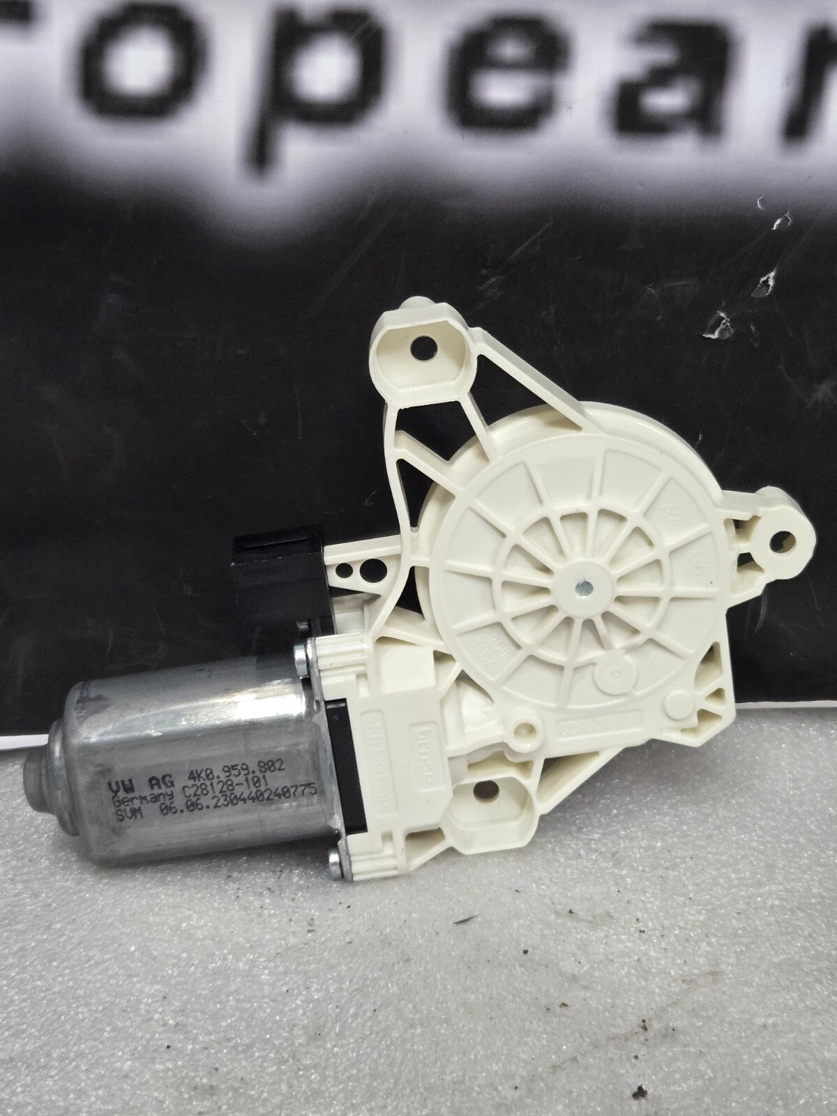 2021 LAMBORGHINI URUS REAR LEFT DOOR WINDOW GLASS MOTOR 4K0959802 OEM