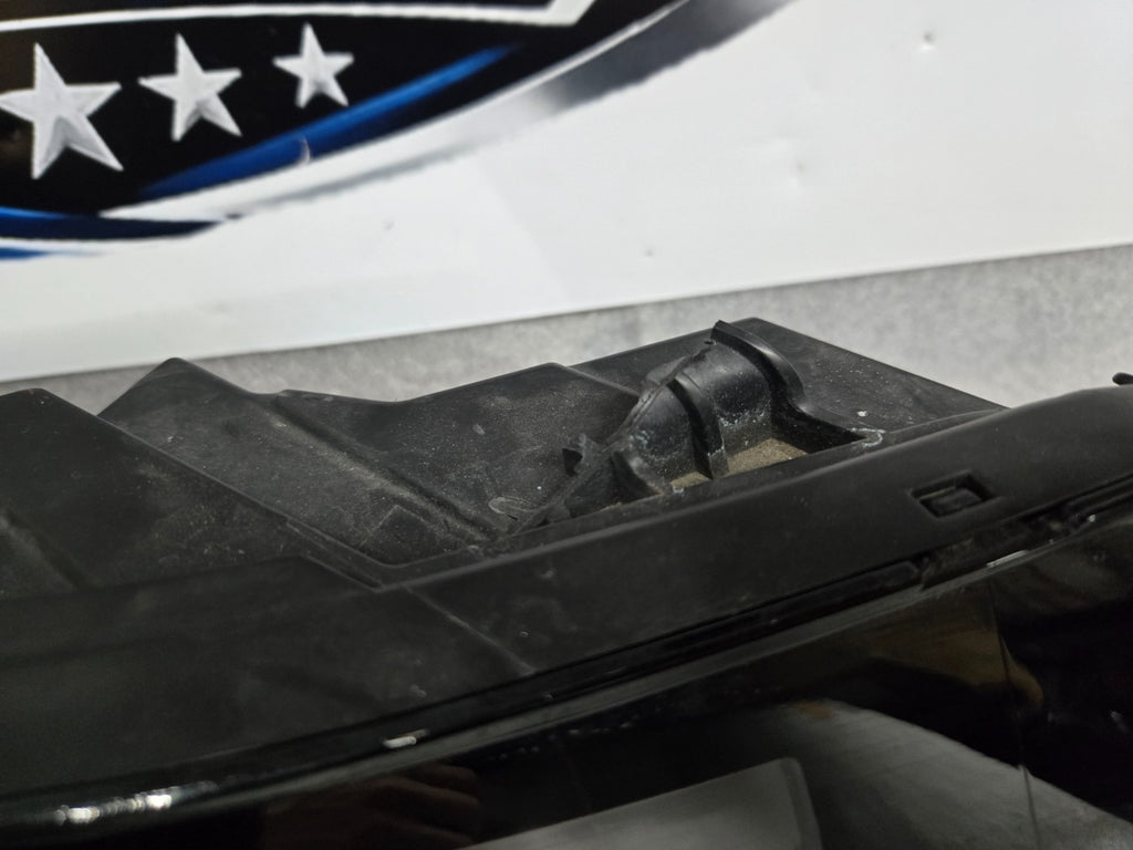 2019-2021 Chevrolet Malibu Right RH Passenger Halogen Headlight OEM 84680166