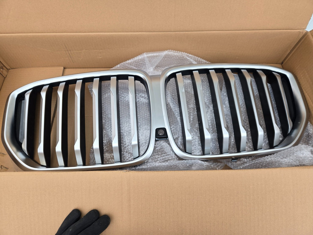 23-26  BMW X5 Front Bumper Grille 51135A67CC4 Camera Hole OEM G05 LCI SILVER 24
