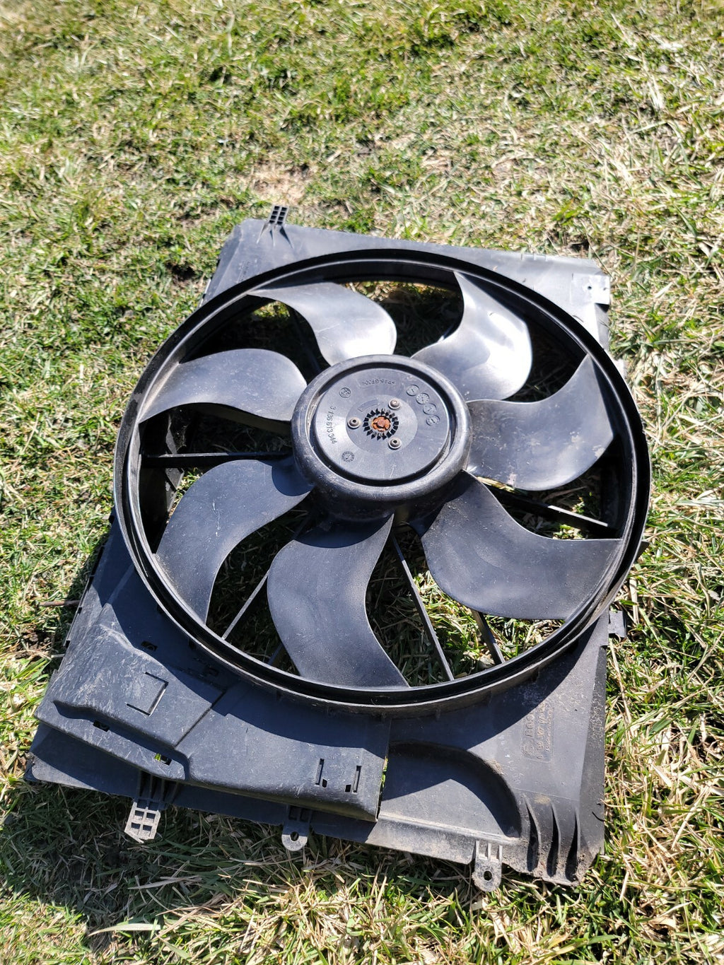 08-11 Mercedes W204 C300 Engine Radiator Cooling Fan Motor Assembly OEM 59k