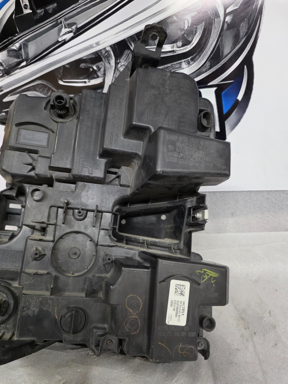 2019 2020 2021 CHEVROLET SILVERADO 1500 RIGHT PASSENGER HEADLIGHT 84621851 OEM