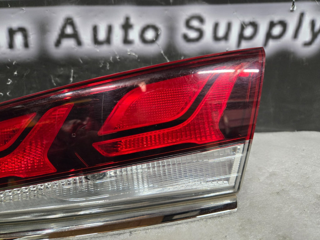 2018 2019 HYUNDAI SONATA PASSENGER RIGHT RH TAIL LIGHT LAMP OEM 92404-C2