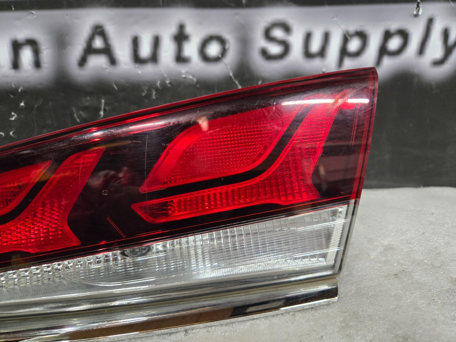 2018 2019 HYUNDAI SONATA PASSENGER RIGHT RH TAIL LIGHT LAMP OEM 92404-C2