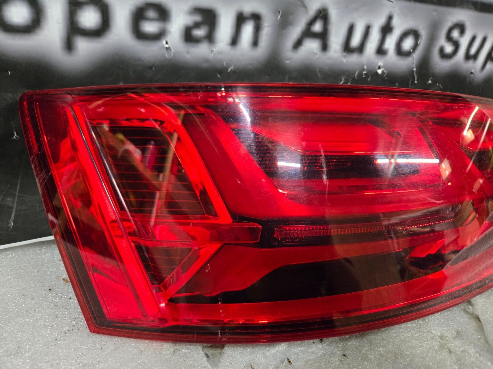 2016-2018 AUDI Q7 Left LH Drivers Side LED Tail Light Lamp Upper 4M0945093D OEM