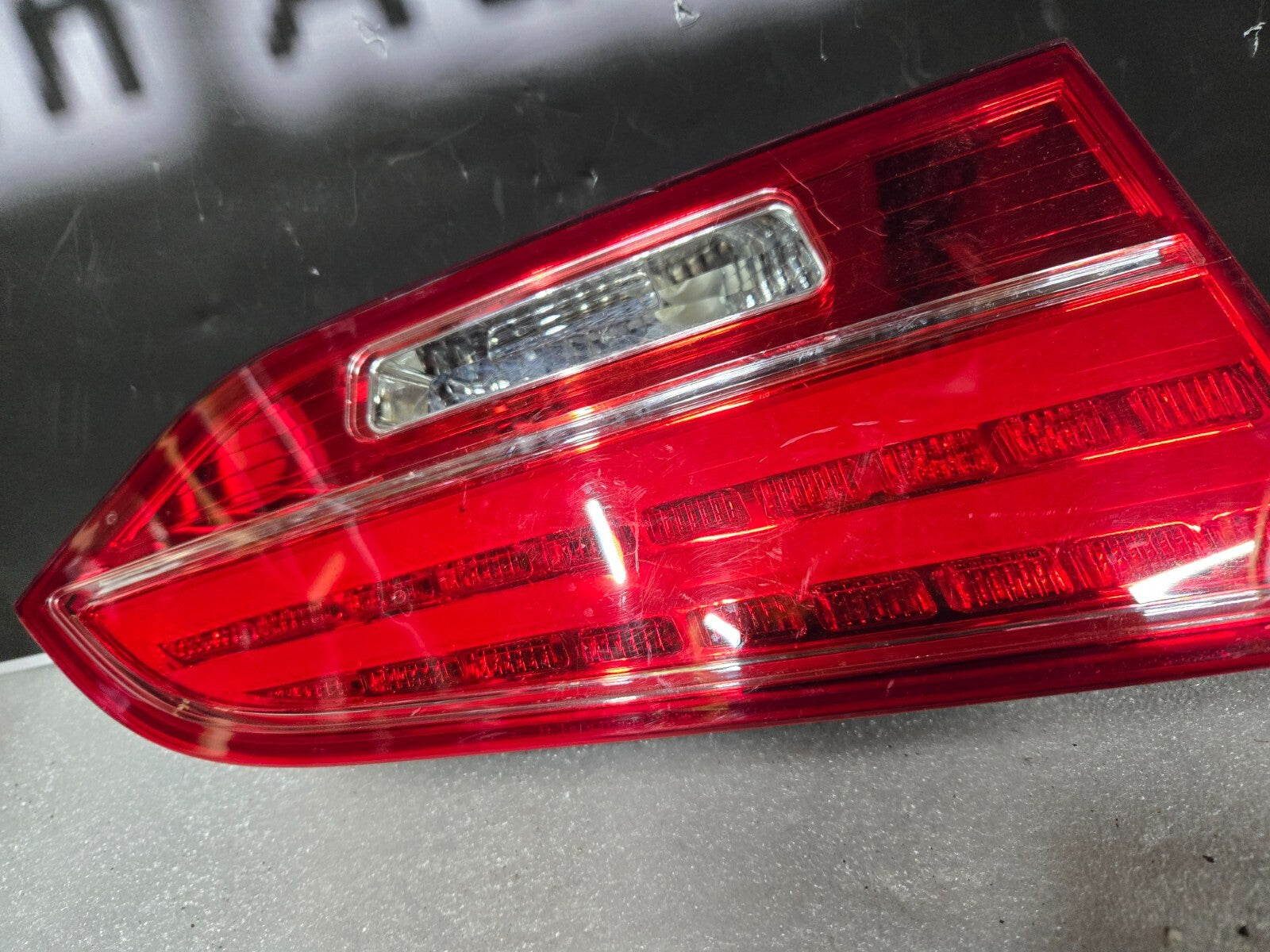 2013 2014 2015 2016 HYUNDAI SANTAFE LH DRIVER SIDE INNER TAIL LIGHT OEM 924054Z1