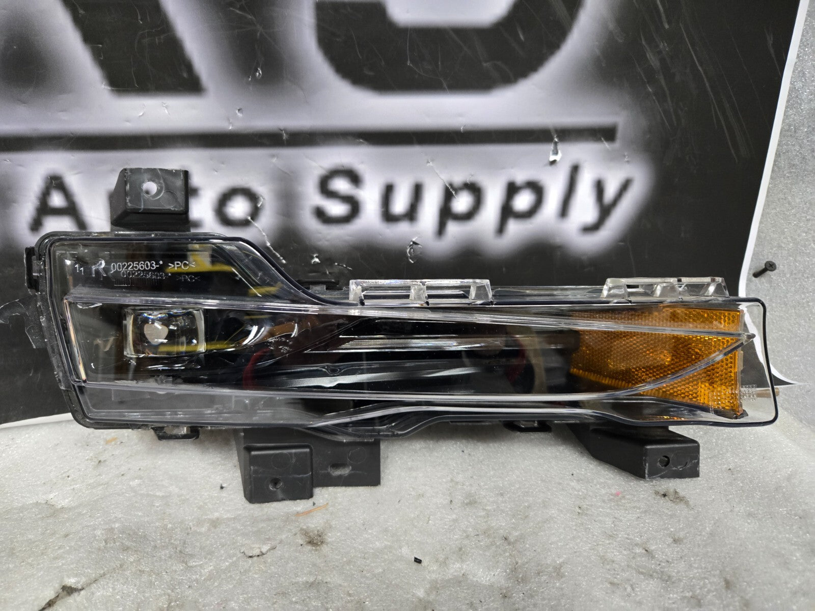 *Damaged* Tesla Model Y Front Right Side Fog Light Lamp 2020 2021 2022 2023 OEM