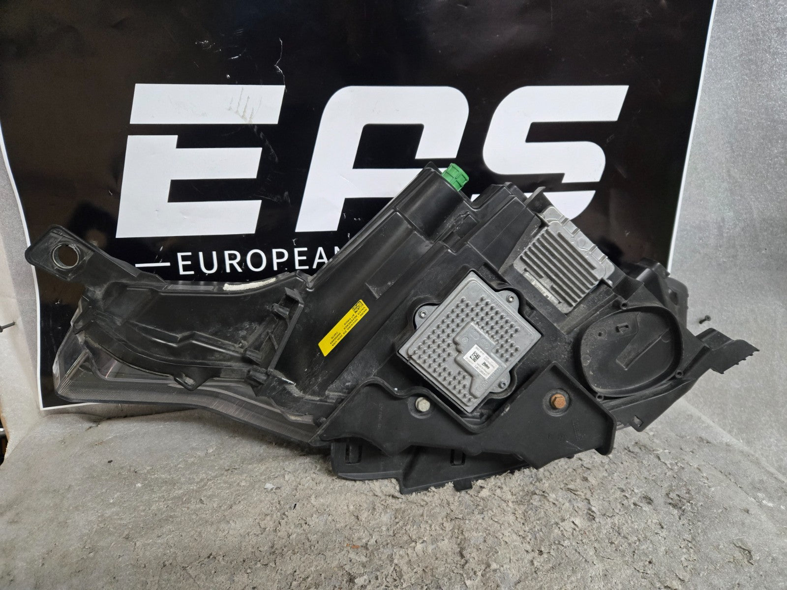 2017-2020 Maserati Levante Right RH Passenger Side Xenon Headlight OEM Non AFS
