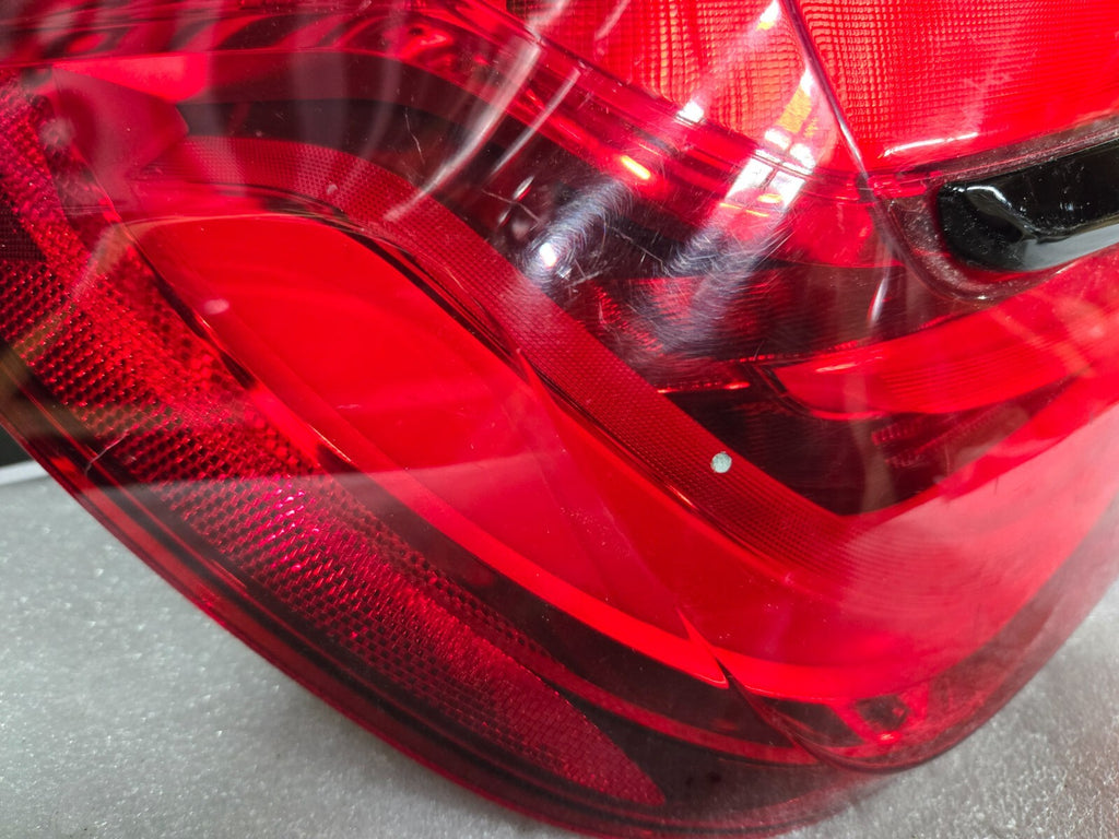 2016 - 2019 BMW 750I OEM LEFT REAR (QUARTER MOUNTED) TAIL LIGHT LAMP 7342965