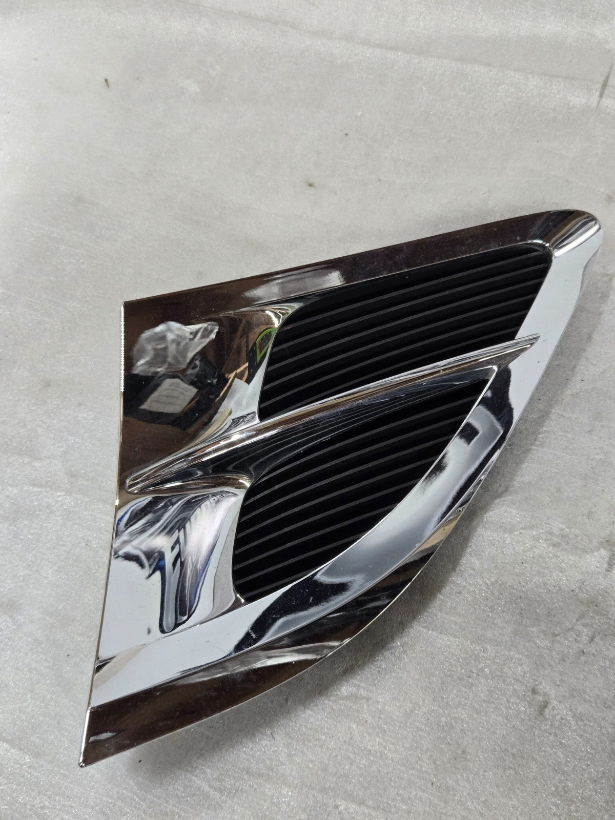 2018-2022 BENTLEY CONTINENTAL SPEED RIGHT RH FENDER VENT CHROME OEM 3SD821274C