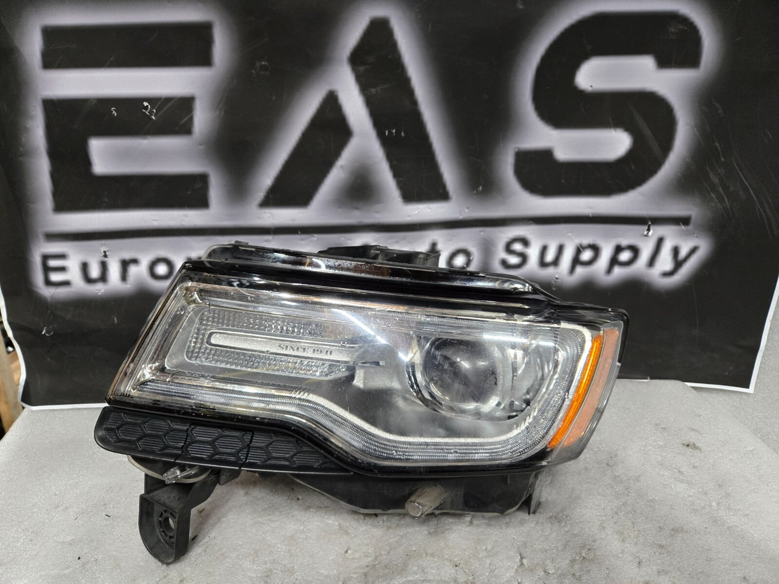 2014-2016 Jeep Grand Cherokee Left Driver Non-AFS HID Headlight OEM 68111001AE