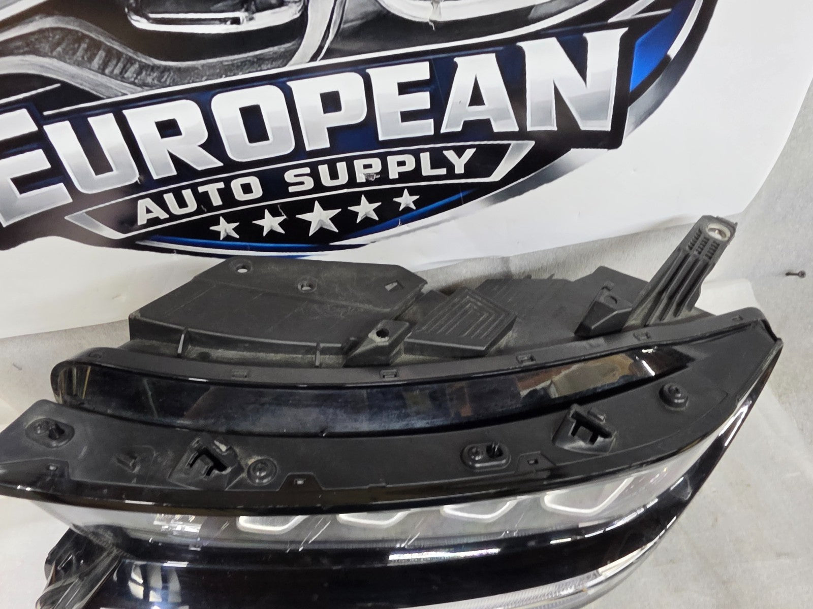2021-2023 Kia Sorento Reflector LED Headlight Driver Left LH OEM 92101-R5220