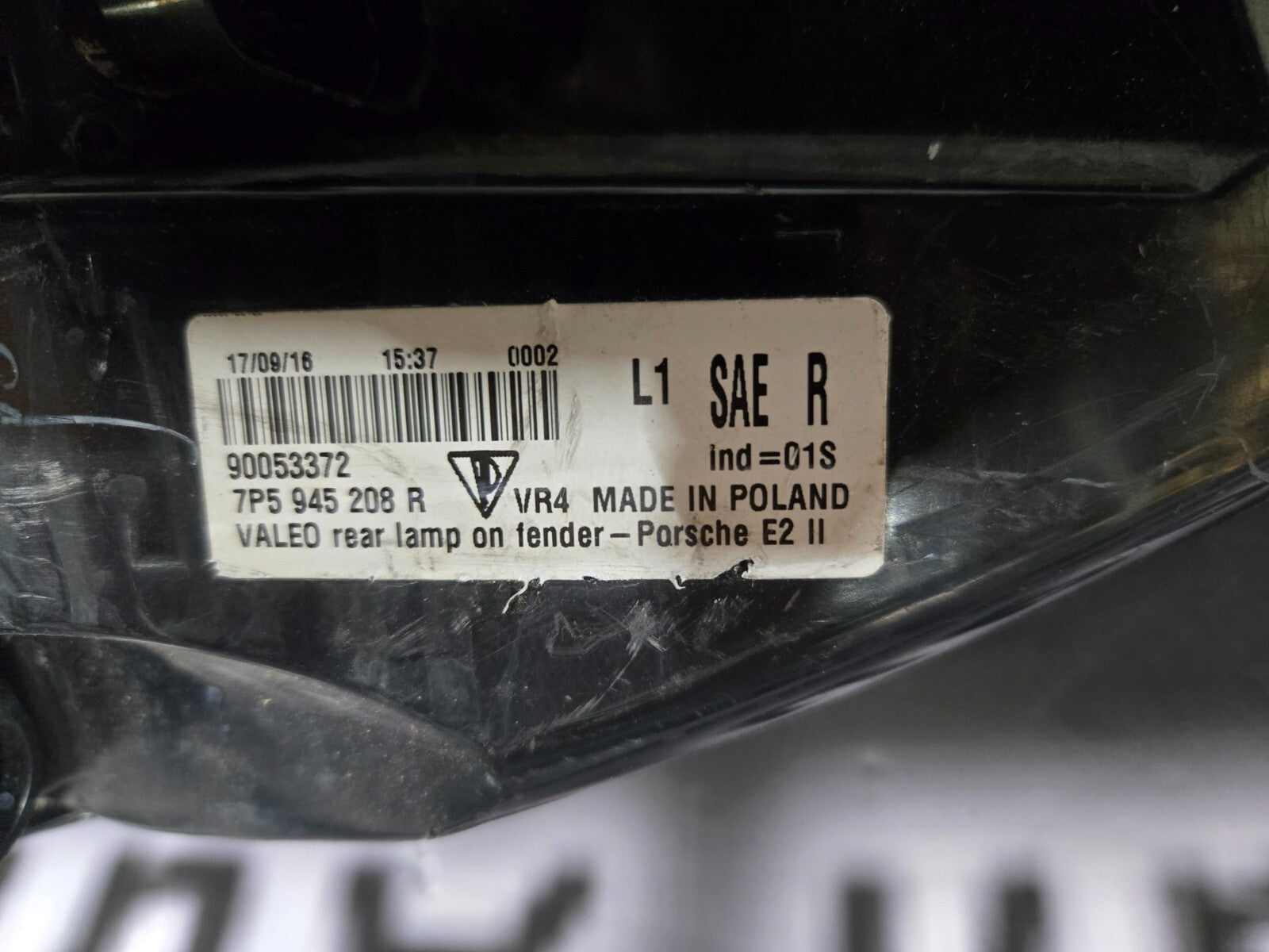 2015-2017 Porsche Cayenne Right RH Passenger Side Rear Tail Light 7P5945208R OEM