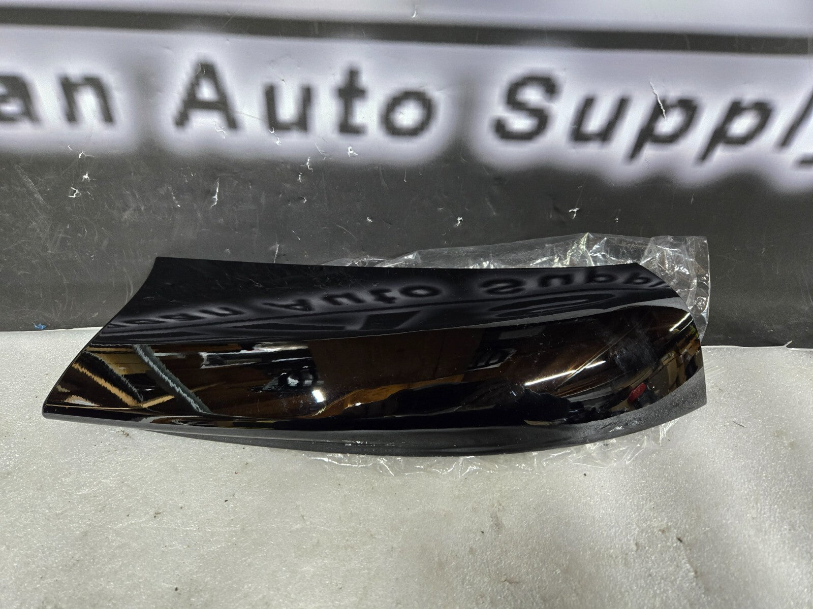 GENUINE LAND ROVER FRONT BUMPER COVER OUTER RH RANGE ROVER VELAR LR093513 OEM