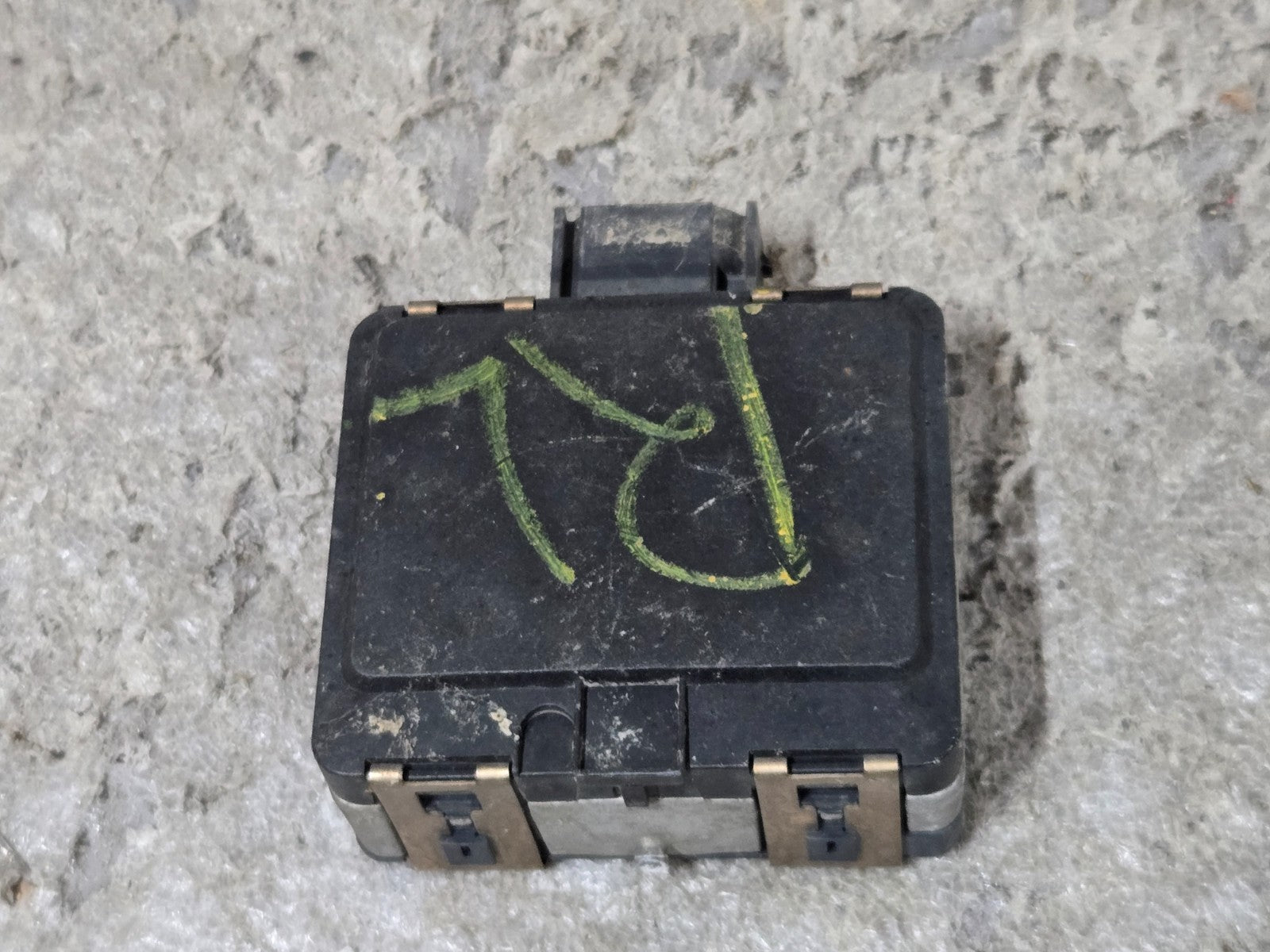 16 17 18 NISSAN MURANO FRONT DISTANCE RADAR SENSOR 28438-9UC0A EB OEM used