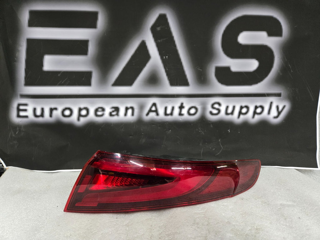 2017-2023 Alfa Romeo Giulia Right RH Passenger Rear Tail Light OEM 20690208