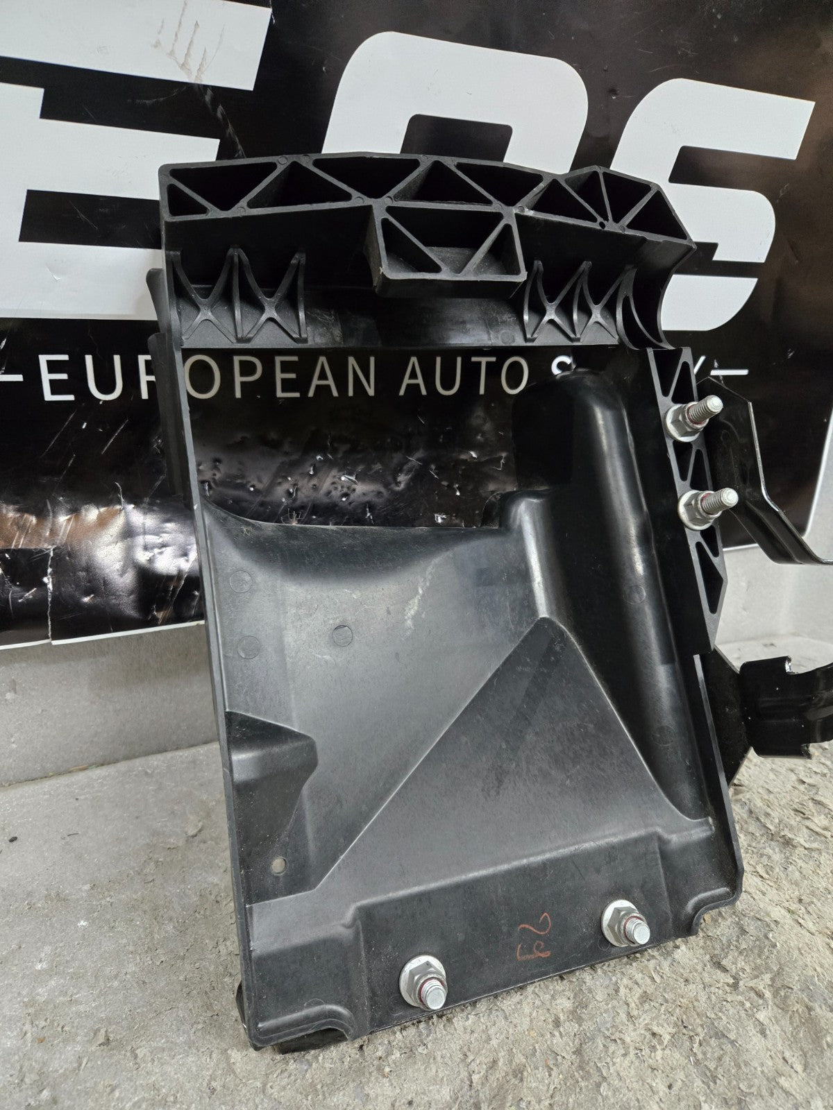 2010-2013 RANGE ROVER L320 RIGHT RADIATOR AIR INTAKE PLASTIC COVER DUCT OEM