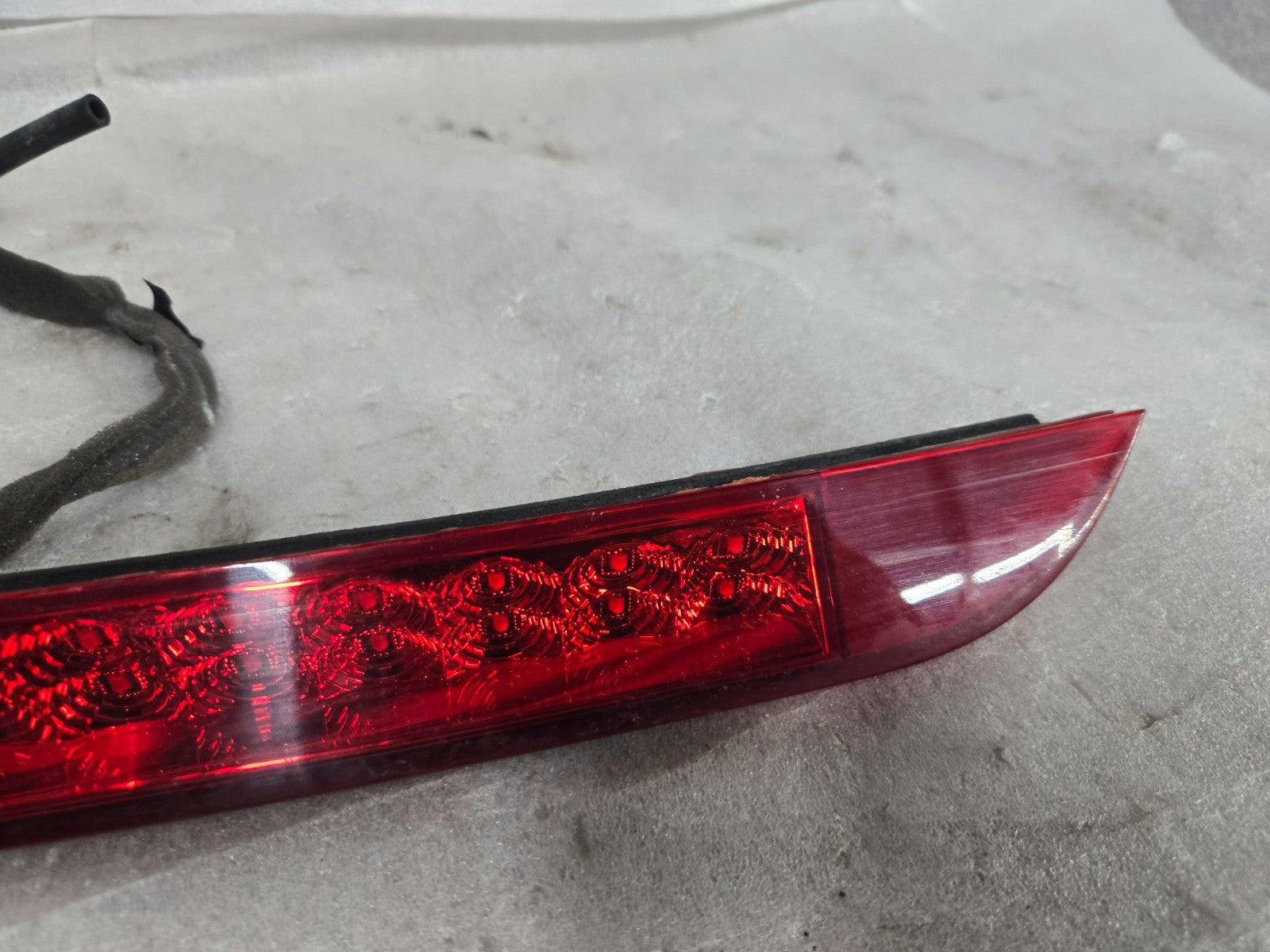 2015 - 2019 Hyundai Santa Fe XL Spoiler Mounted 3rd Third Brake Light LED OEM