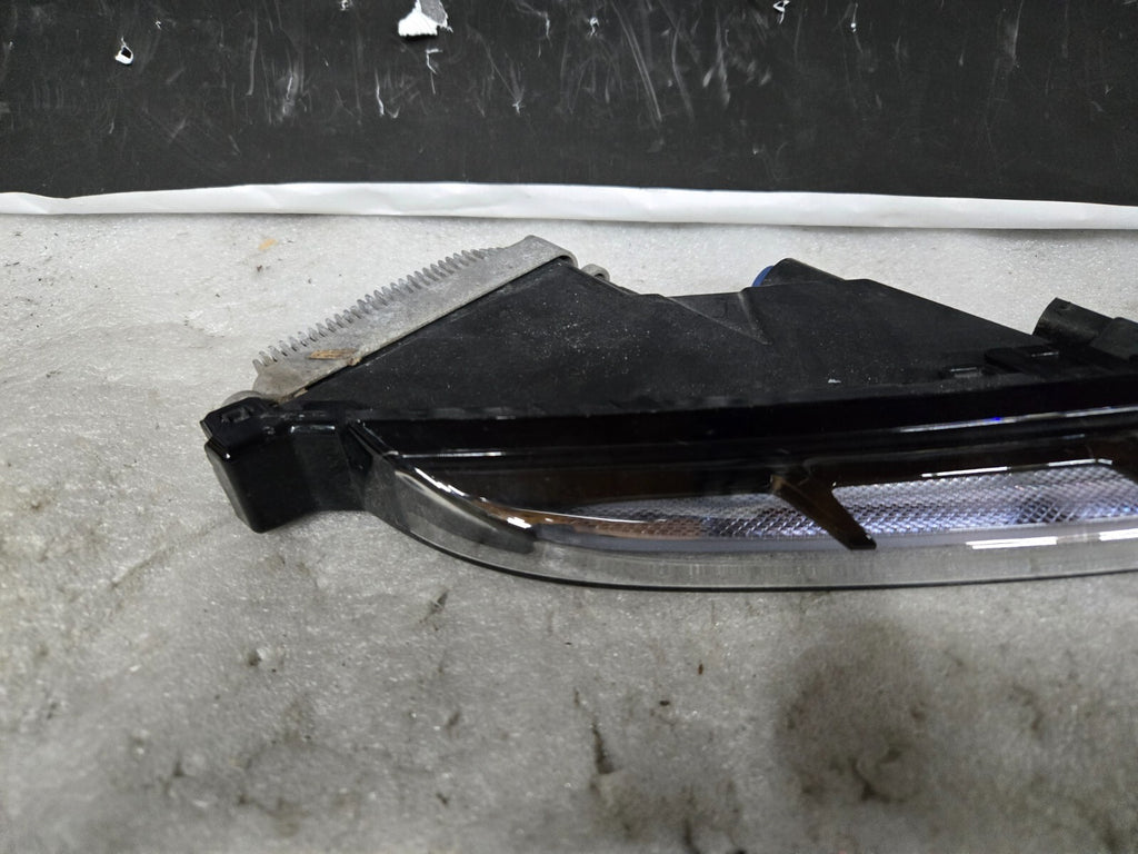 2019-2021 Porsche Macan Right Turn Signal Daytime Running Light OEM 95B953082B