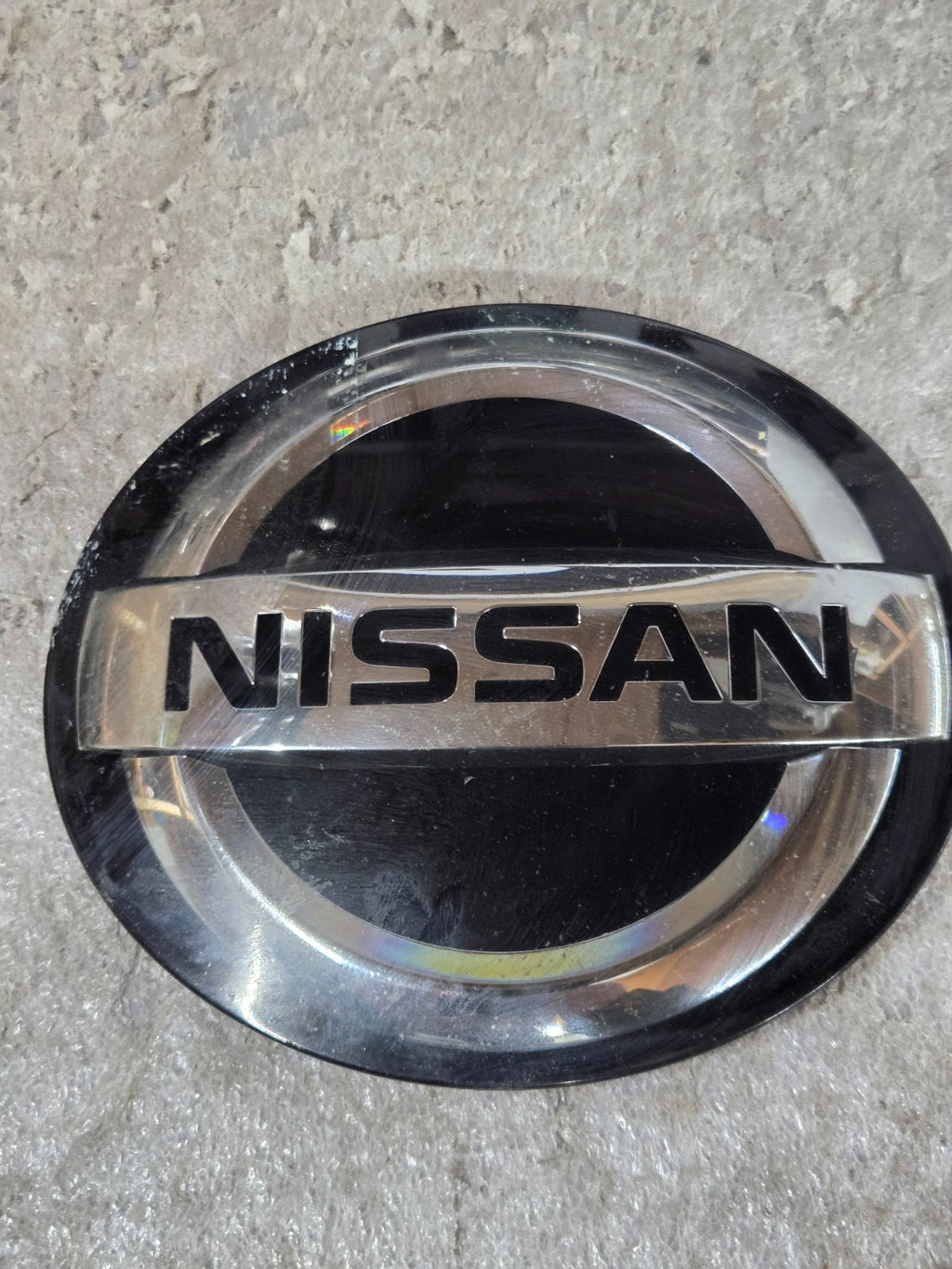 2019-2023 Genuine Nissan Kicks Rogue Front Grille Emblem 62890-7FW0A OEM