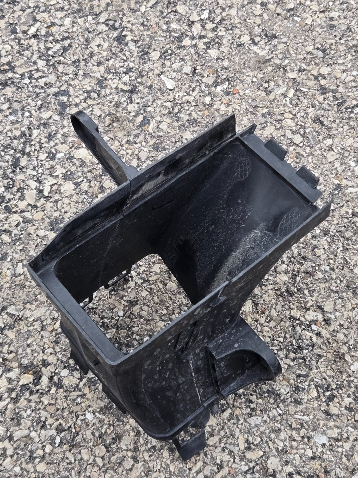 2019-2024 BMW X7 G07 FRONT RIGHT RH BRAKE AIR DUCT TUBE 51747421686 OEM