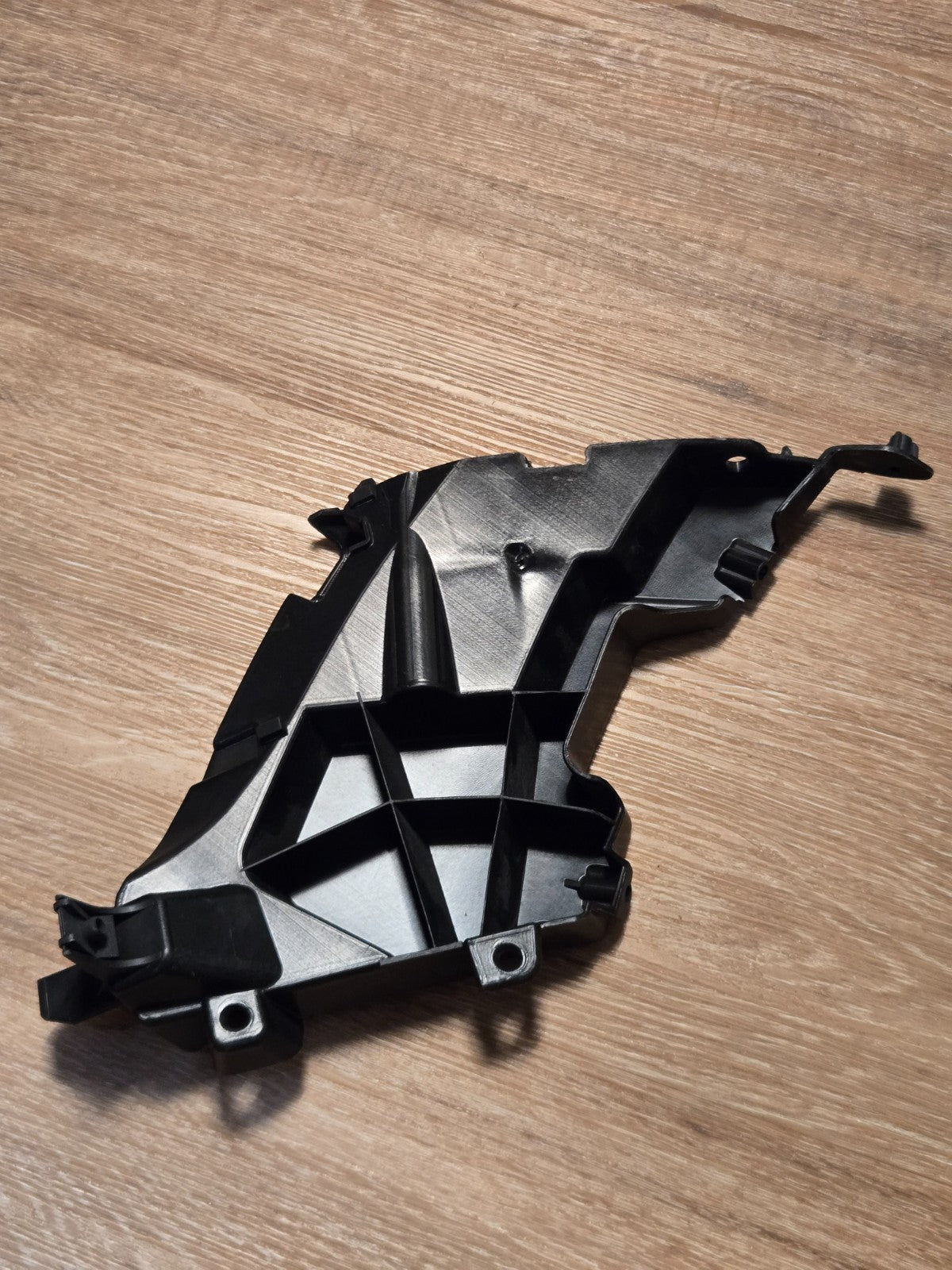 2013-2014 2016-2018 AUDI S7 - Front Right Bumper Guide Bracket 4G8807284C