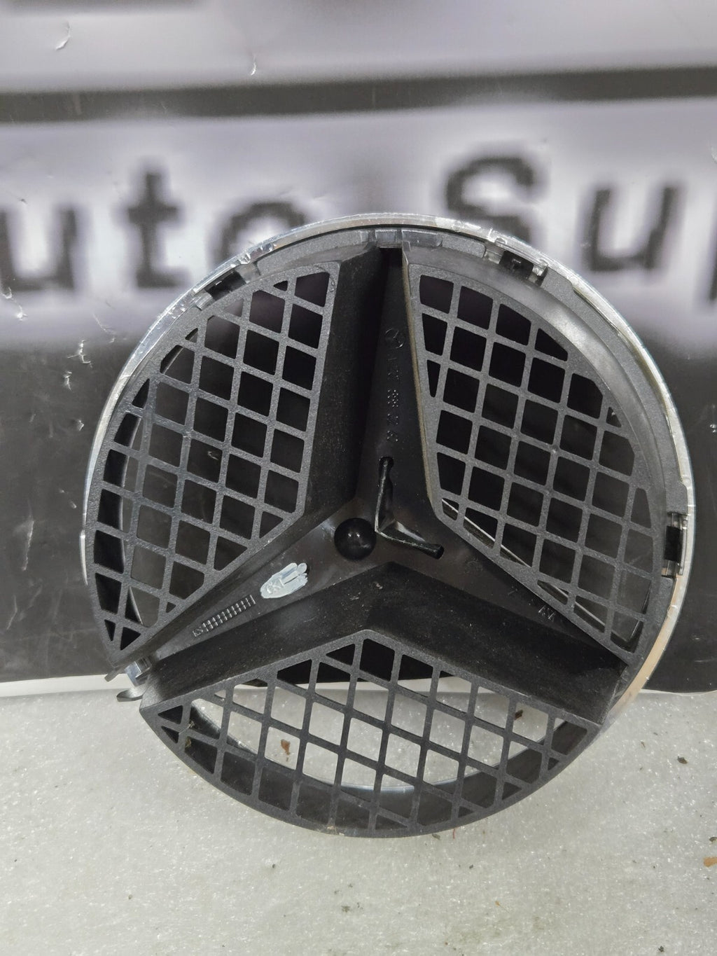 2008-2014 W204 MERCEDES C250 GRILL STAR HOUSING OEM A2078880260