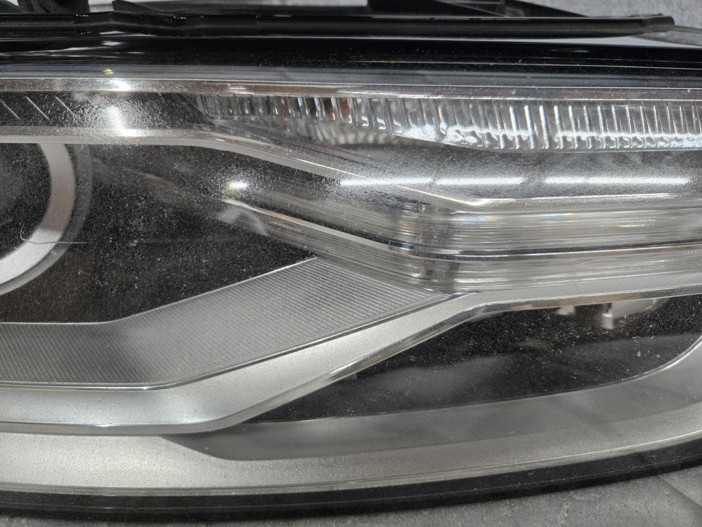 2016-2018 Audi Q3 OEM Right Passenger Headlight Complete HID Xenon 8U0941006E