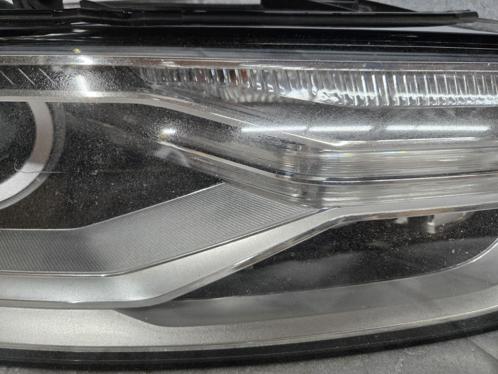 2016-2018 Audi Q3 OEM Right Passenger Headlight Complete HID Xenon 8U0941006E