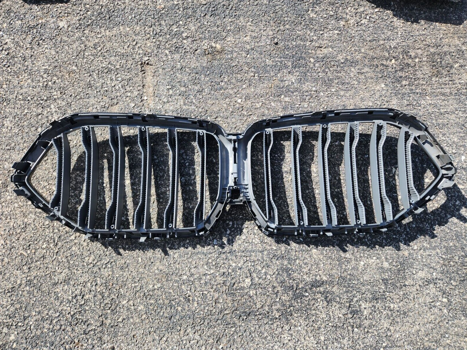 2020 2021 2022 2023 BMW X6 G06 Front Bumper Upper Kidney Grille Assembly OEM