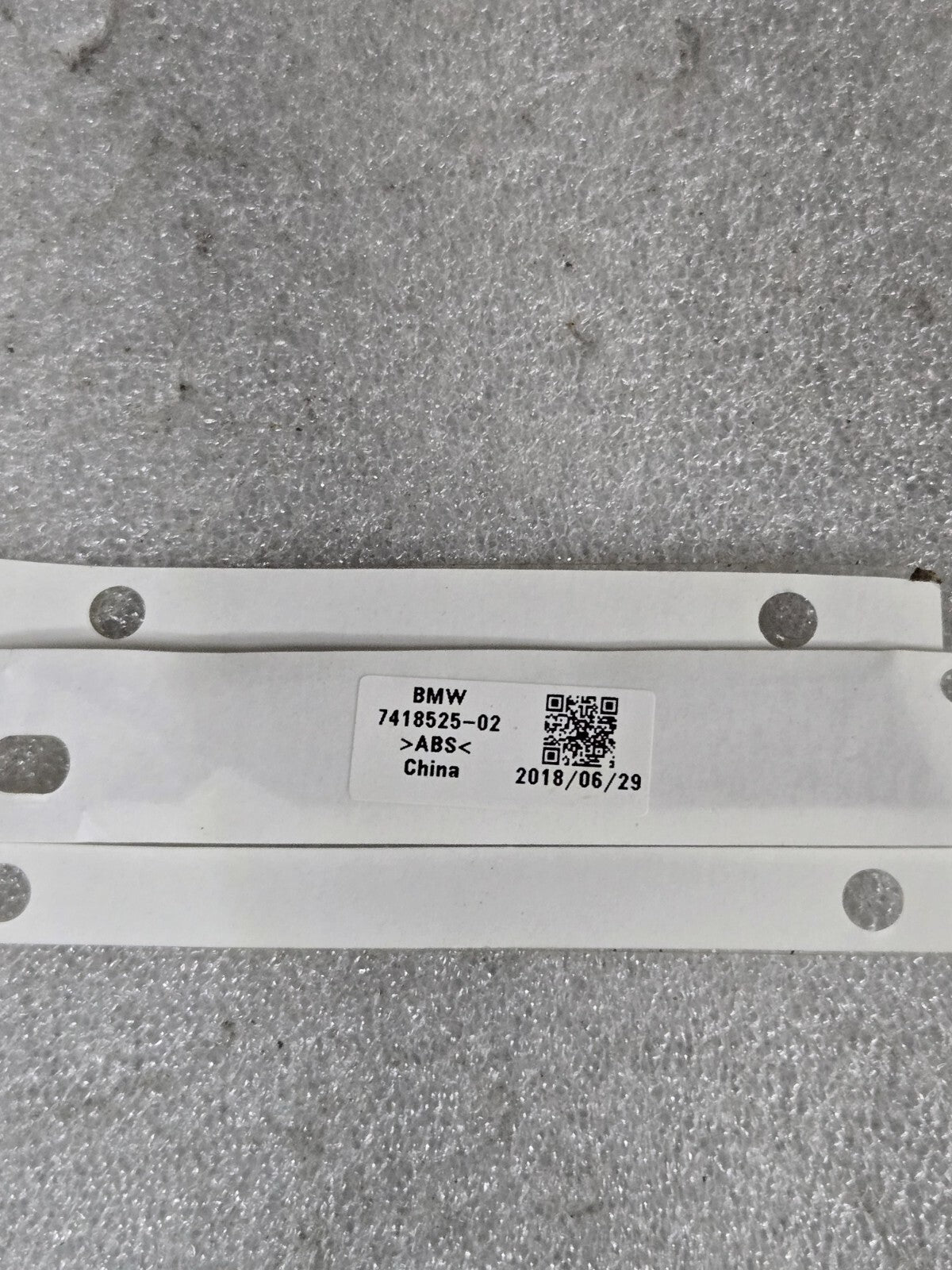2017-2022 Genuine OEM Deck Lid Emblem 51147418525 OEM 5 Series G30
