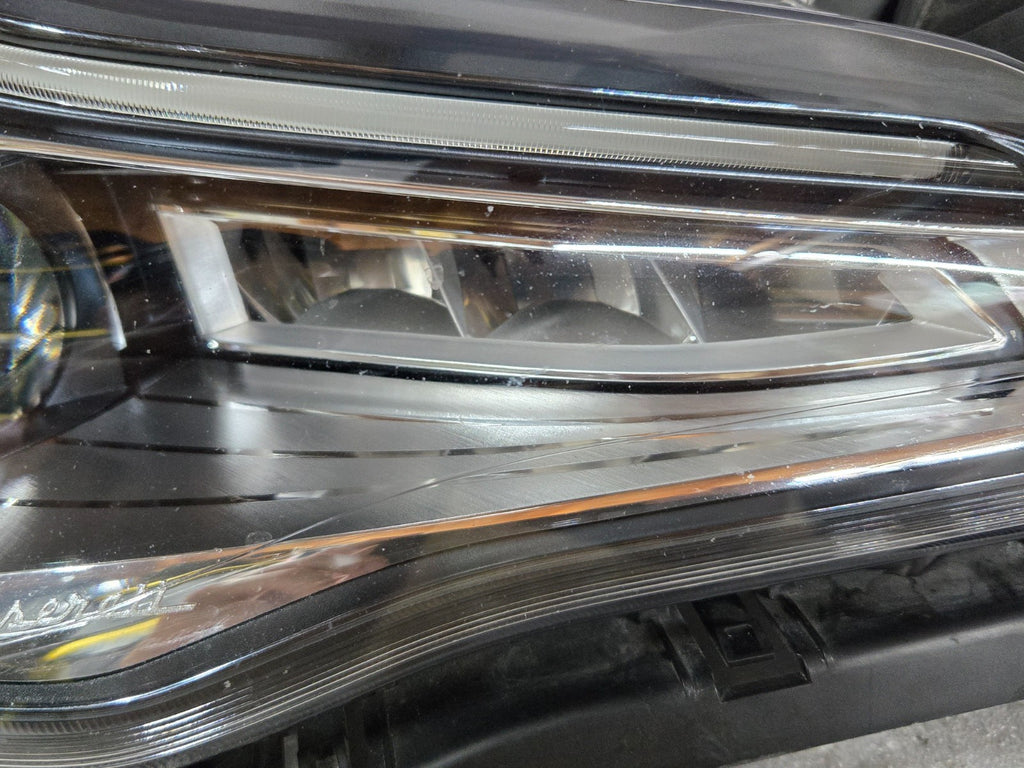 2018-2021 MASERATI QUATTROPORTE M156 RIGHT HEADLIGHT LED OEM 670100620 COMPLETE