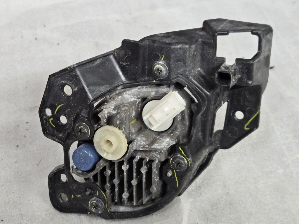2017 2018 Mazda 3 Right RH Driver Fog Light W/ Bracket OEM BANE-51684