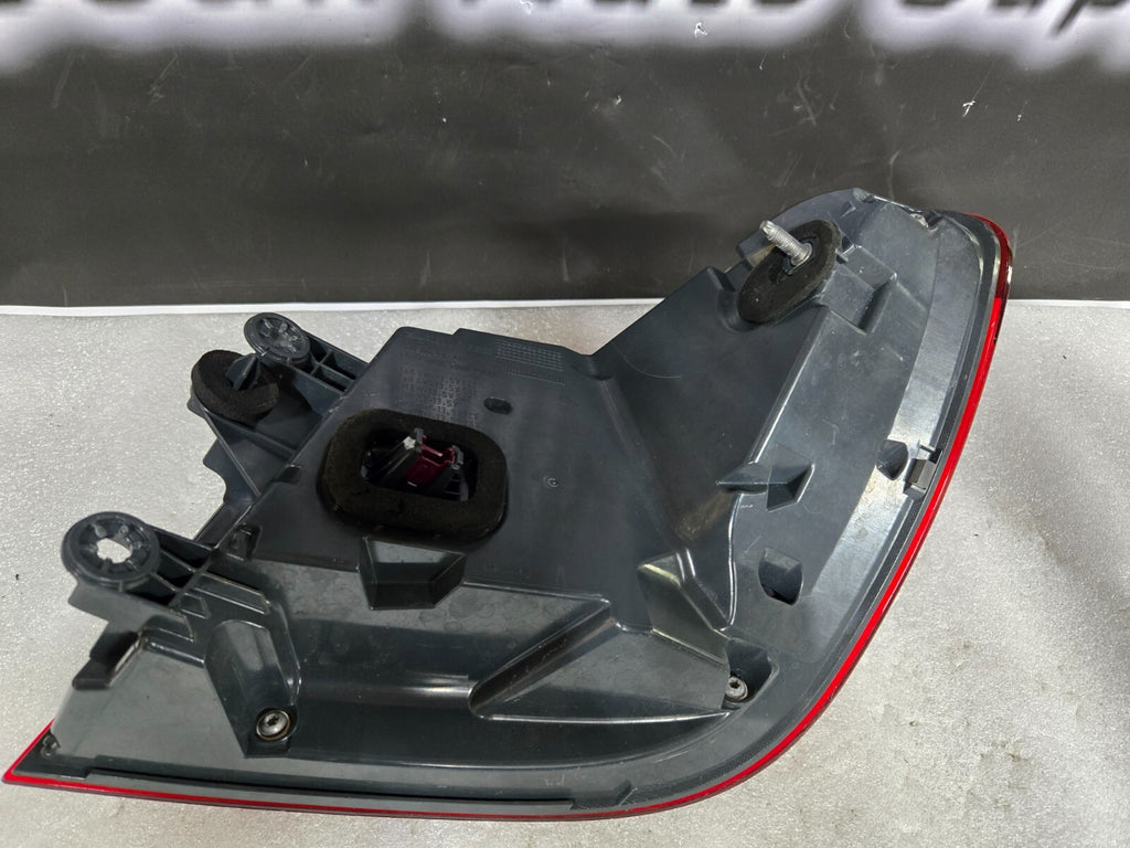 2016 - 2019 BMW 750I OEM LEFT REAR (QUARTER MOUNTED) TAIL LIGHT LAMP 7342965