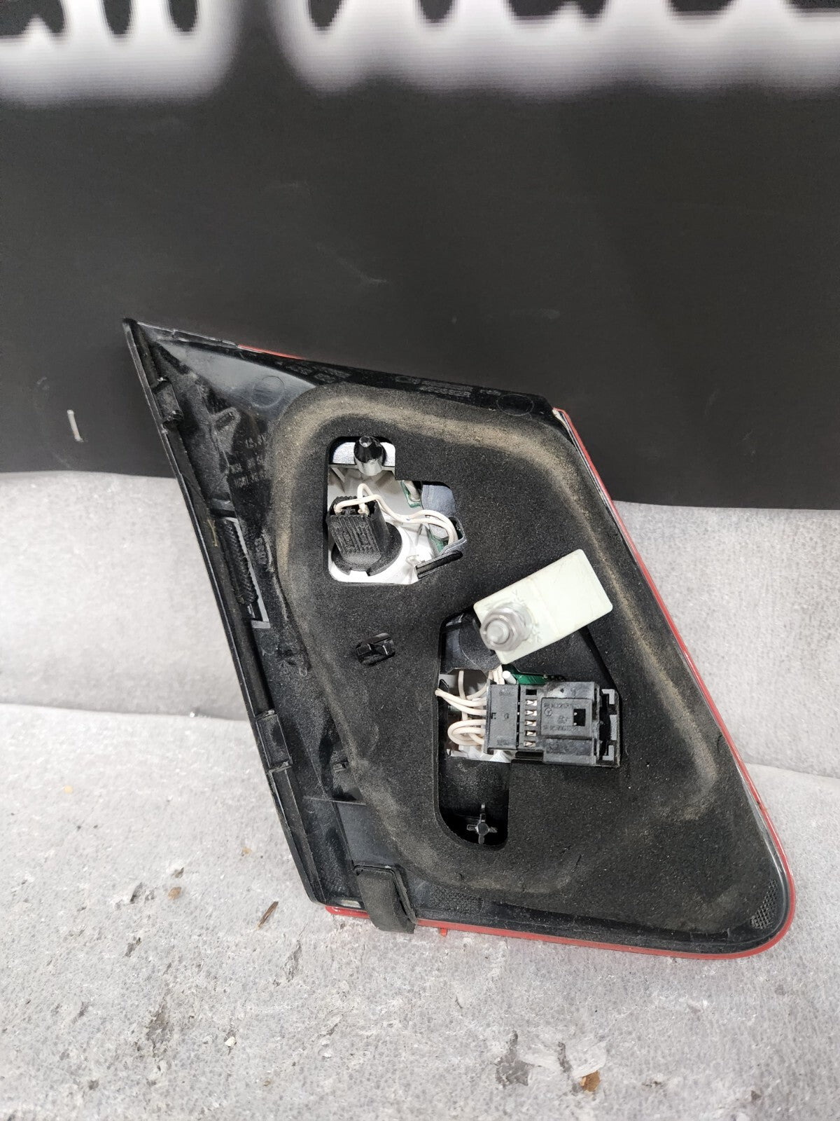 2010-2013 MERCEDES E350 Right Passenger Tail Light Decklid Mount A2129060458 OEM