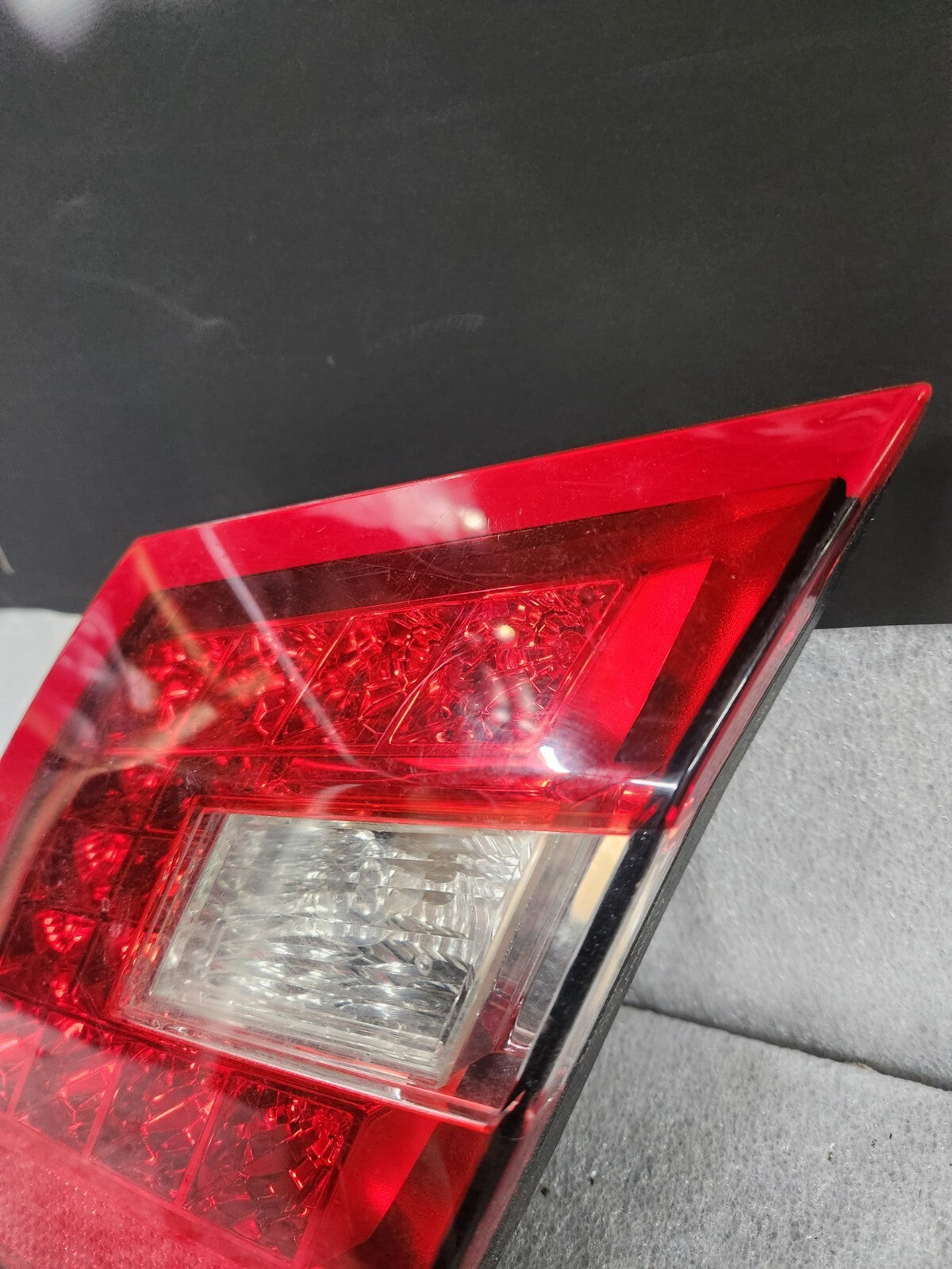 2010-2013 MERCEDES E350 Right Passenger Tail Light Decklid Mount A2129060458 OEM