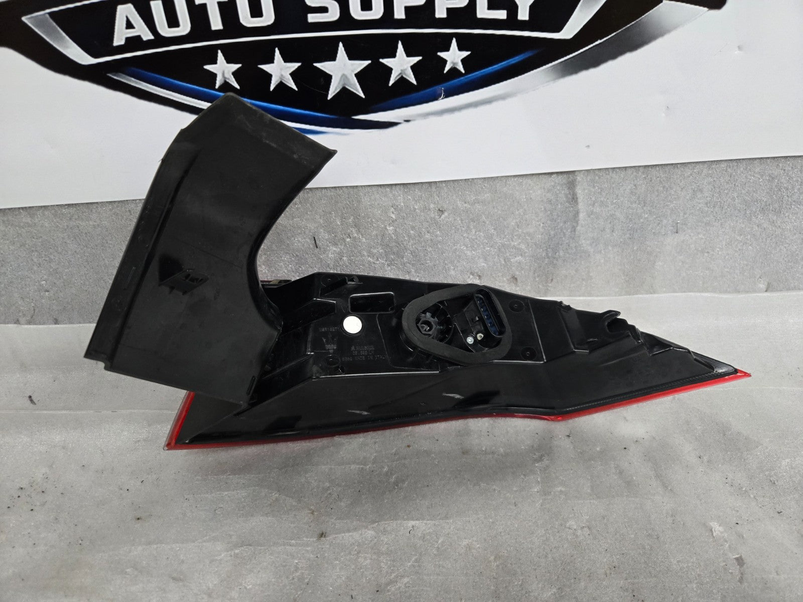 2023-2026 Maserati Grecale OEM LED Tail Light Left LH Driver Side 670157333