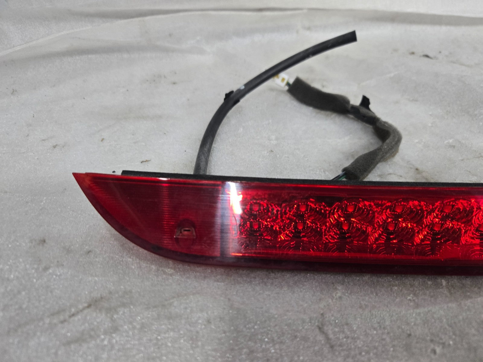 2015 - 2019 Hyundai Santa Fe XL Spoiler Mounted 3rd Third Brake Light LED OEM