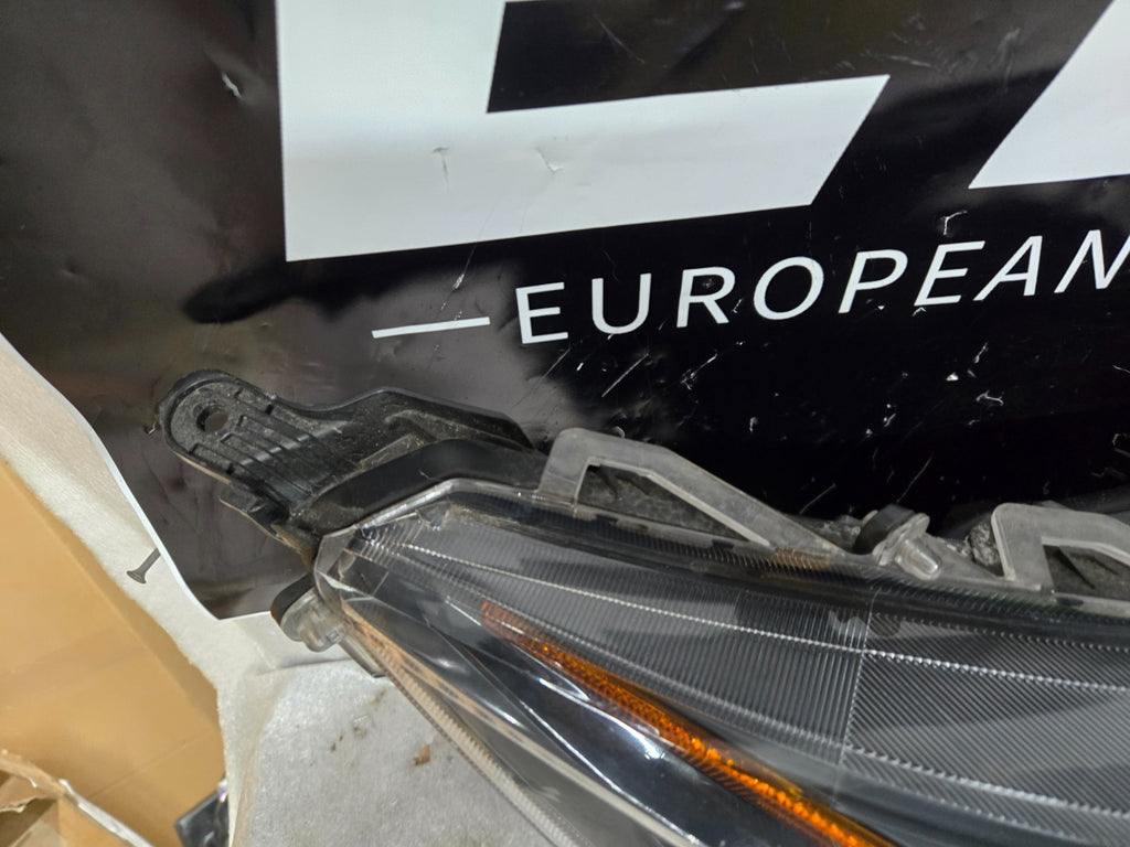 2019-2021 TOYOTA RAV4 RIGHT PASSENGER RH HEADLIGHT ASSY OEM PART# 81110-0R160