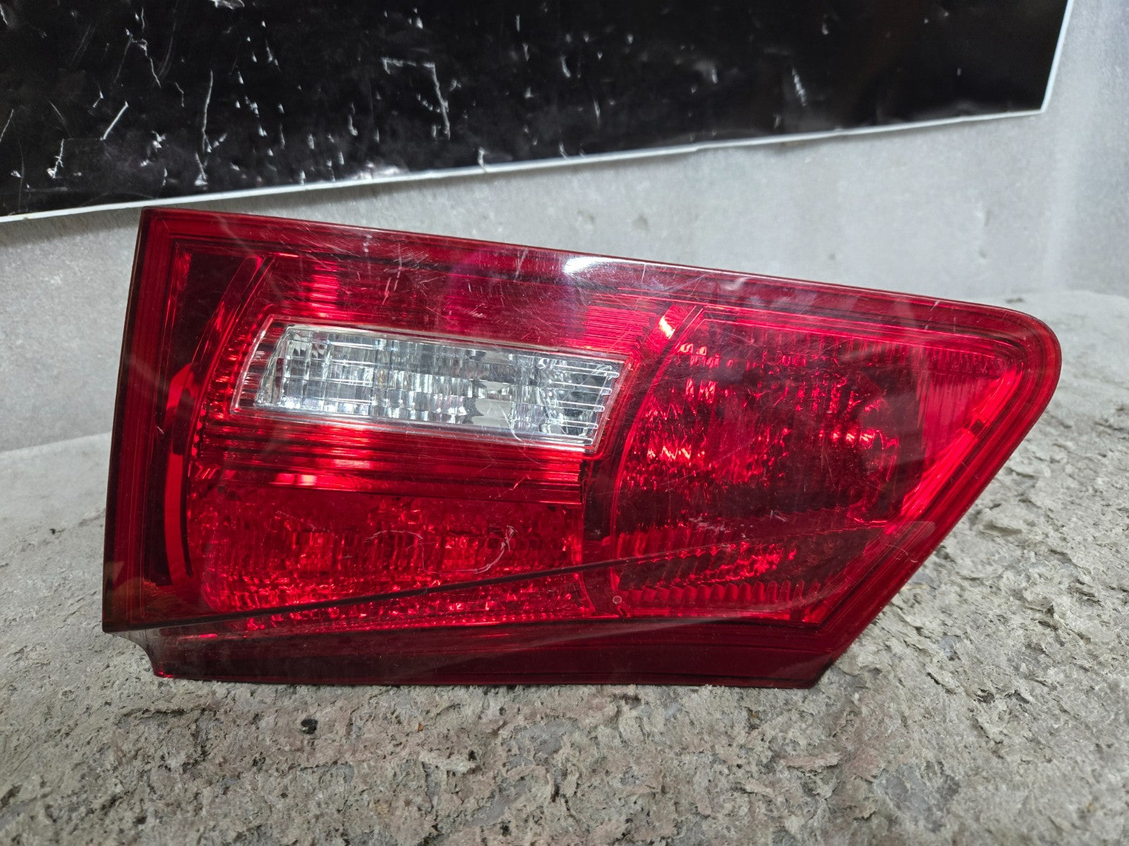 2006-2008 LEXUS IS250 IS350 IS250 RIGHT PASSENGER INNER TAIL LIGHT LAMP OEM
