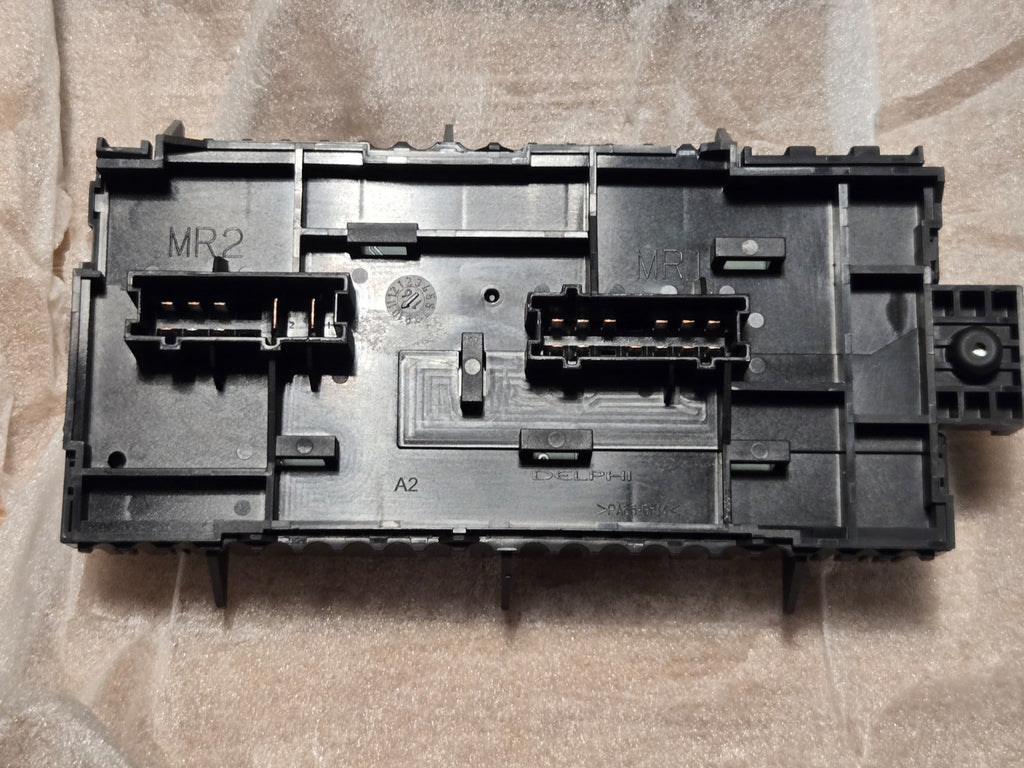 2016-2023 MERCEDES METRIS W447 MAIN FUSE RELAY BOX UNIT A2469067100 OEM NEW