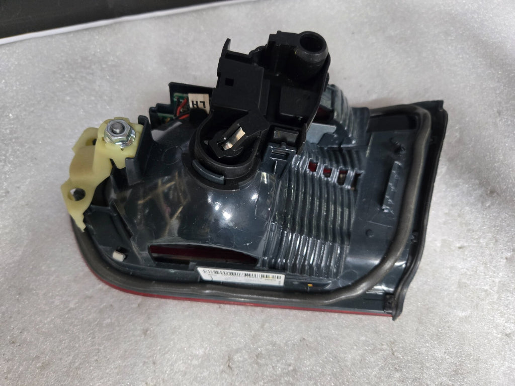 2012-2015 BMW 328I F30 320I REAR LEFT LH DRIVER SIDE INNER TAILLIGHT 7259915 OEM