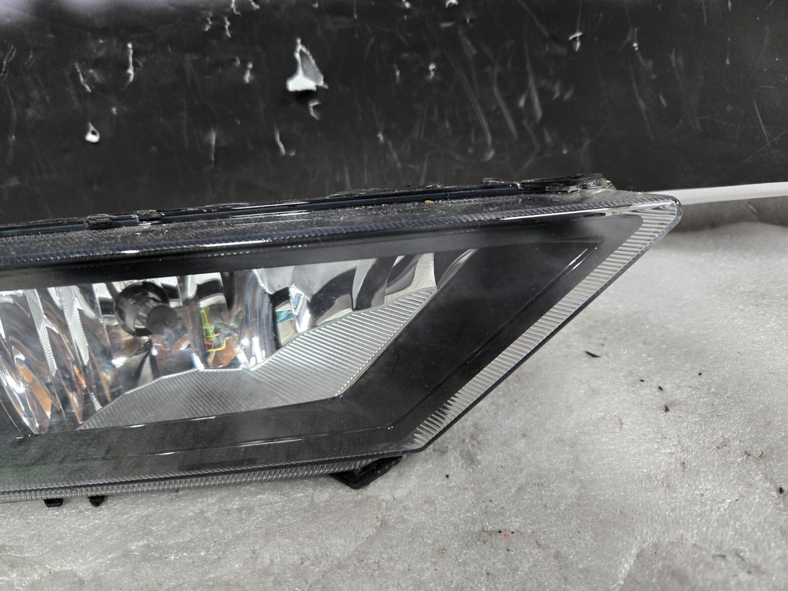 2018-2022 Volkswagen Tiguan Right Passenger Side Halogen Fog Light 5NL941700 OEM