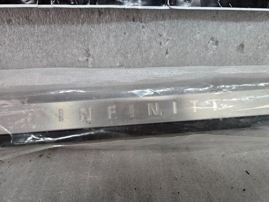 2018 - 2020 INFINITI QX60 FRONT LEFT DOOR SILL SCUFF PLATE STEP TRIM COVER OEM