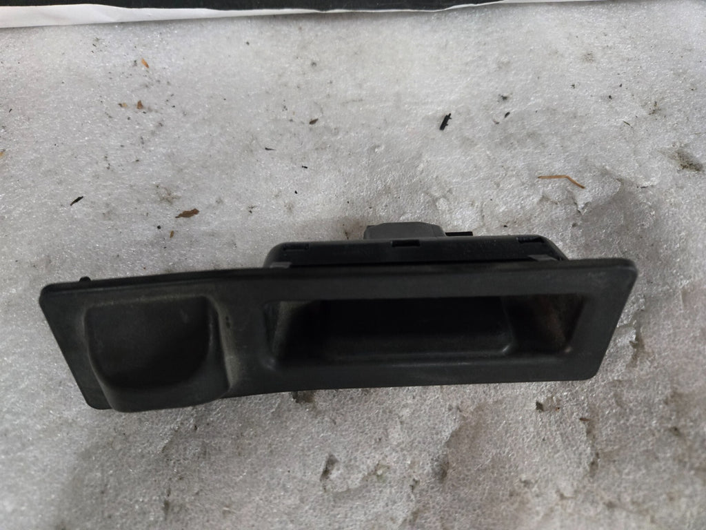 BMW F48 F39 F25 F26 F15 F16 Rear Trunk Tailgate Release Open Switch OEM 7463163